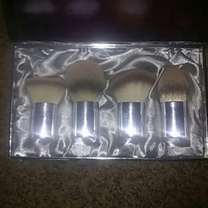 IT cosmetics brush set